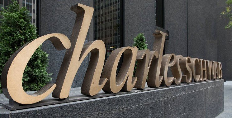 Schwab Wants to Offer Stablecoin Amid Expanding Crypto Services Push: CEO
