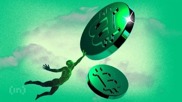 Bitcoin Slides as ETF Inflows Reverse and Network Activity Dips