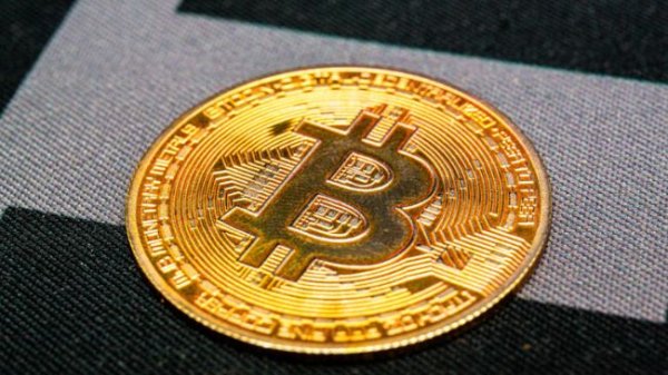 American Eagle Sells Jeans&mdash;Bitcoin Sells Freedom