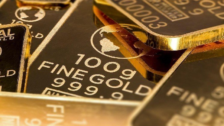 Gold Outshines in 2025 as Bitcoin-Gold Ratio Eyes Q4 Breakout