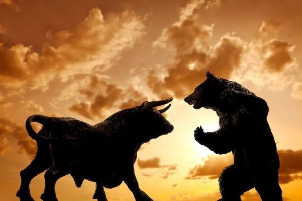 Expert Analyst Claims Bitcoin Will &ldquo;First Fall to $100,000,&rdquo; Then Shares What They Expect Next