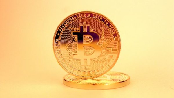 Bitcoin Slips Below Key Support as Dollar Strengthens Ahead of Powell Speech