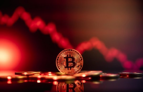 Commodity strategist explains why Bitcoin is set for $10,000 crash Commodity strategist explains why Bitcoin is set for $10,000 crash