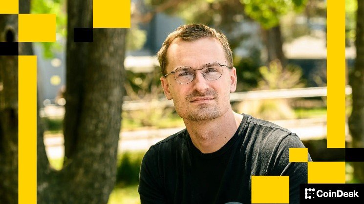 Base’s creator coin push sparks builder backlash over favoritism concerns Base’s creator coin push sparks builder backlash over favoritism concerns