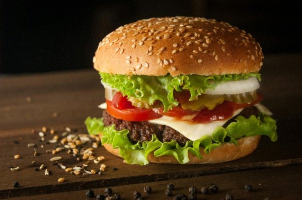 Fast-food chain Steak n Shake to pay hourly workers a bitcoin bonus Fast-food chain Steak n Shake to pay hourly workers a bitcoin bonus