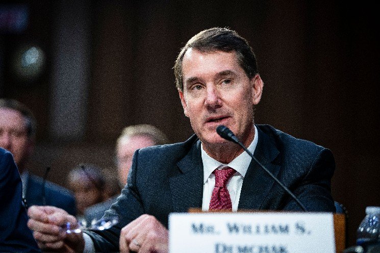 PNC Bank CEO says stablecoins must choose: be a payment tool or a money market fund