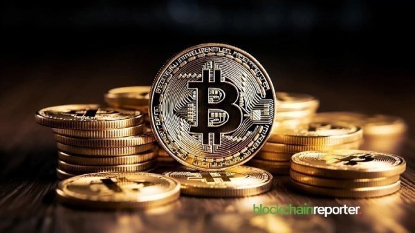 Bitcoin Holds Key Support as Gold Moves and Geopolitical Risk Threaten Rally