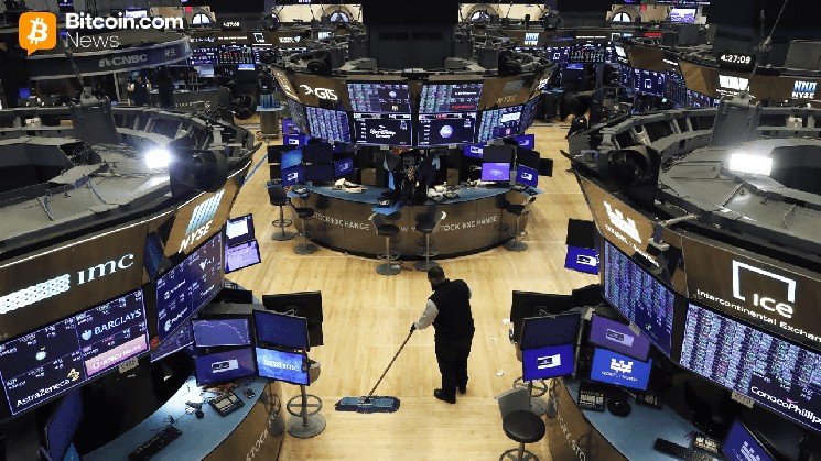 US Stocks Slip Late as Oil Rises, Fed Signals and PCE Data Loom