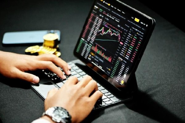 Bitcoin recovers to $67,400 after dipping below $65,200 as Houthis enter Iran war Bitcoin recovers to $67,400 after dipping below $65,200 as Houthis enter Iran war