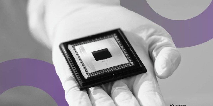 Quantum Computing Isn't Just Coming for Bitcoin&mdash;It Threatens Messaging Apps Too