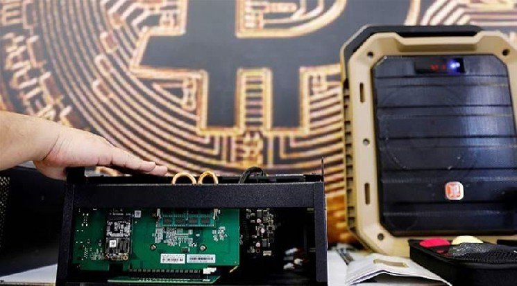 Major Bitcoin Miners Flood Market With BTC to Stay Solvent Amid Rising Costs