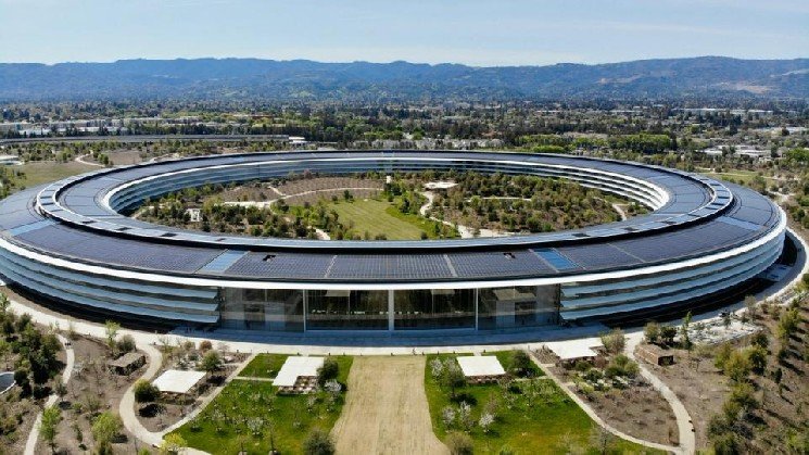 Big Tech's multi-billion dollar AI bets are still on track as Mag 7 giants report earnings