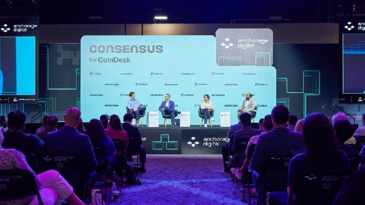 'DeFi is not dead,' it&rsquo;s going mainstream with AI agents, crypto executives agree