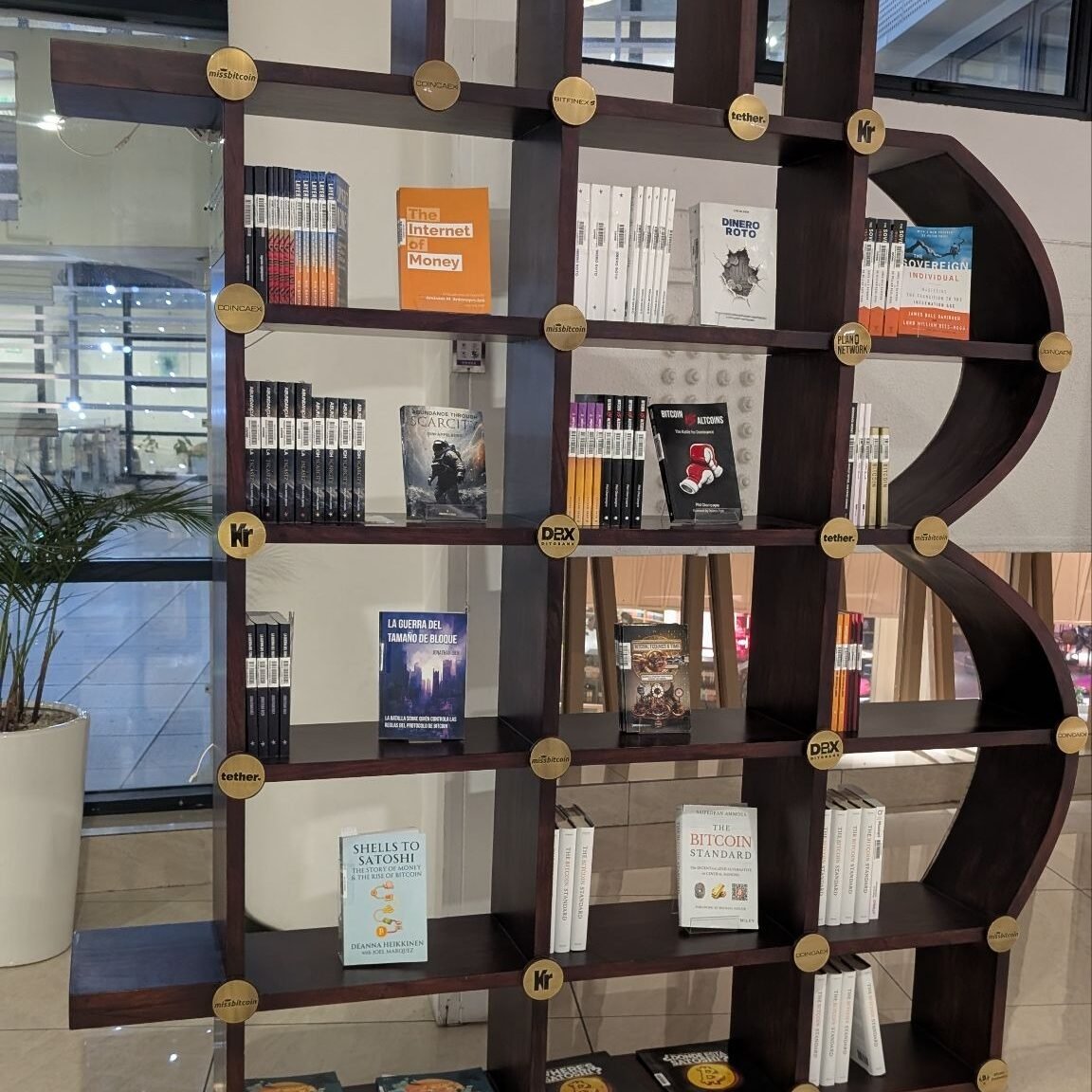 Bukele&rsquo;s Futuristic BINAES Library Blends Books, Bitcoin, and Family Play in Revitalized Capital