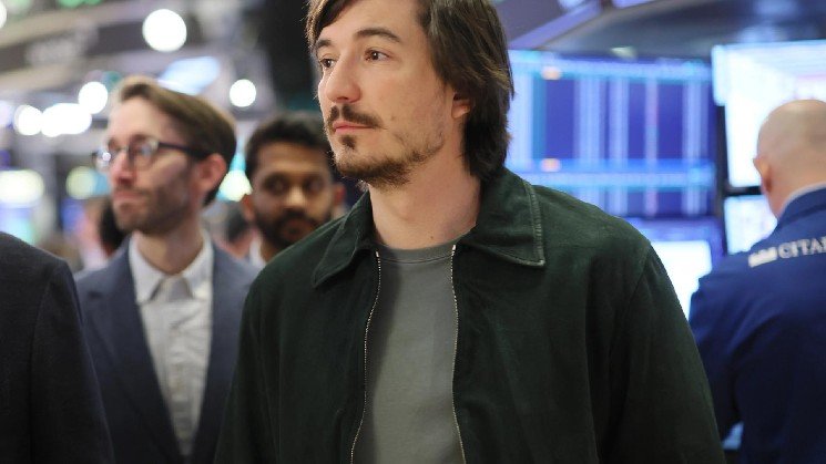 Robinhood&rsquo;s CEO Vlad Tenev fires back at AMC CEO in escalating fight over stock tokens