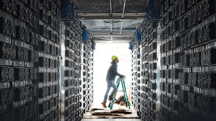 Bitcoin Hashrate Enters First Bear Market as AI Pulls Miners Away