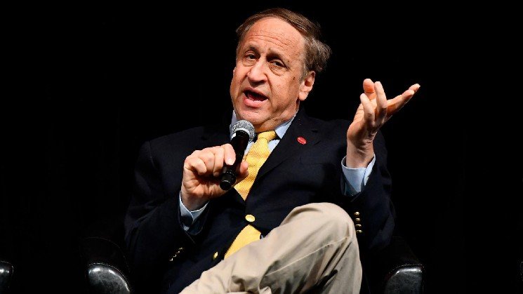 AMC CEO tells Robinhood to stop issuing stock token as industry executives weigh in